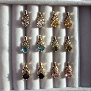 6 Pairs of Elegant Gemstone Pendant Set